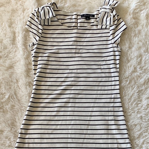 Black and white T-shirt dress - Picture 1 of 7